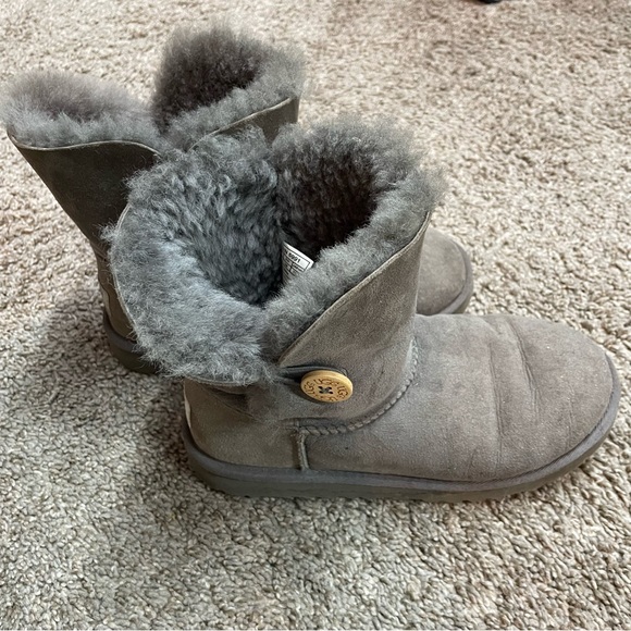 Grey Bailey Button Ugg - Picture 5 of 7